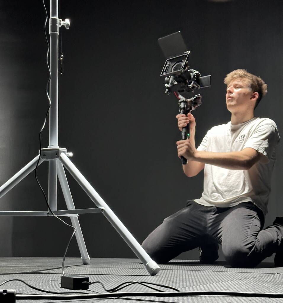 franciszek trzebiński KONGO TV podczas pracy